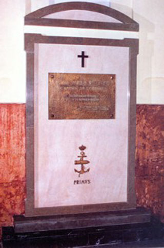 Placa en el Panteón de Marinos Ilustres de San Fernando en recuerdo de don Jaime Janer y Robinson. Capitán de corbeta de la Real Armada Española.
