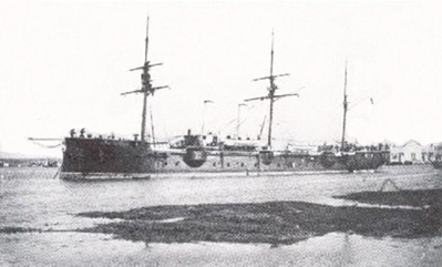  Fotografía en blanco y negro del crucero Reina Mercedes.