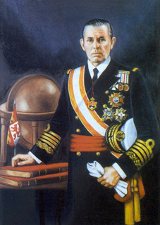 Retrato al oleo de don Cristóbal Colón de Carvajal y Maroto. Vicealmirante de la Real Armada Española. Adelantado Mayor de las Indias. Almirante Mayor de la Mar Océana. Dos veces Grande España. Caballero de la Real y Militar Órden de Santiago. Decimoséptimo Duque de Veragua. Duque de Vega. Marqués de de Aguilafuente. Marqués de Jamaica.