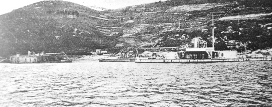  Foto de la batería flotante Duque de Tetuán, torpedero Ejército y monitor Puigcerda, en Ferrol.