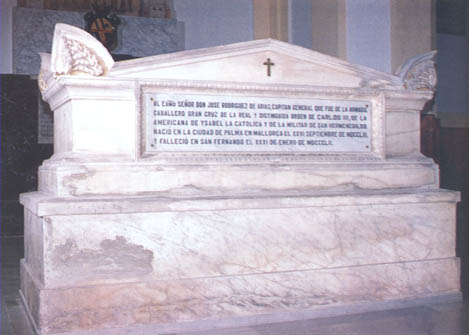 Mausoleo en el Panteón de Marinos Ilustres de San Fernando en recuerdo de don Retrato al oleo de don José Rodríguez de Arias y Álvarez de la Campana. XXI Capitán General de la Real Armada Española. Gran Cruz de la Muy Distinguida Orden Española de Carlos III, pensionada. Gran Cruz de la Real Orden Americana de Isabel la Católica.