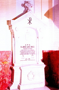 Lápida en el Panteón de Marinos Ilustres de San Fernando en recuerdo de don José Luis Diez y Perez Muñoz. Teniente de navío de la Real Armada Española. Uno de los mejores especialistas en electricidad de su época.