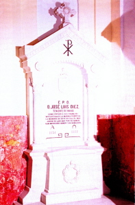 Lápida en el Panteón de Marinos Ilustres de San Fernando en recuerdo de don José Luis Diez y Perez Muñoz. Teniente de navío de la Real Armada Española. Uno de los mejores especialistas en electricidad de su época.